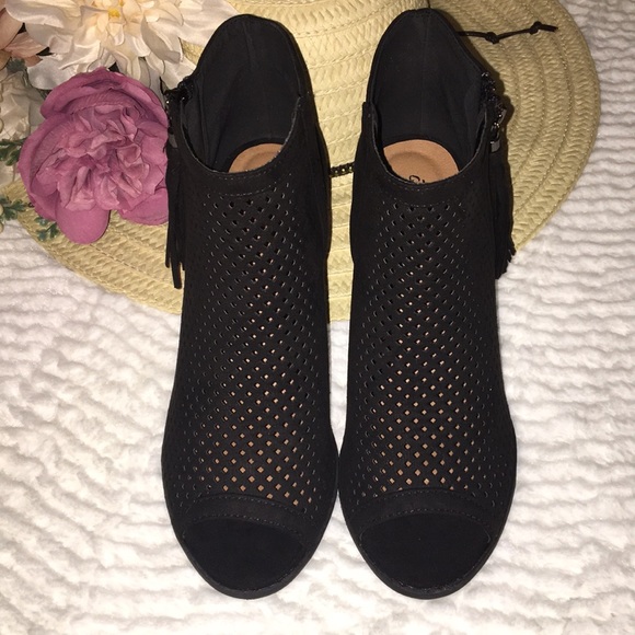 Black Cut Out Peeps With Side Zipper - Picture 3 of 5